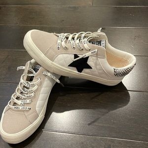 Vintage Havana NWOT sneakers (size 7.5)